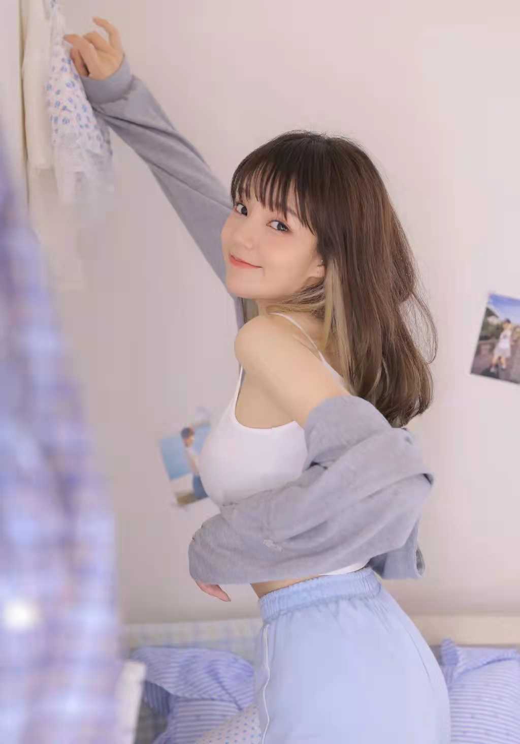 龙华清纯樱桃妹子